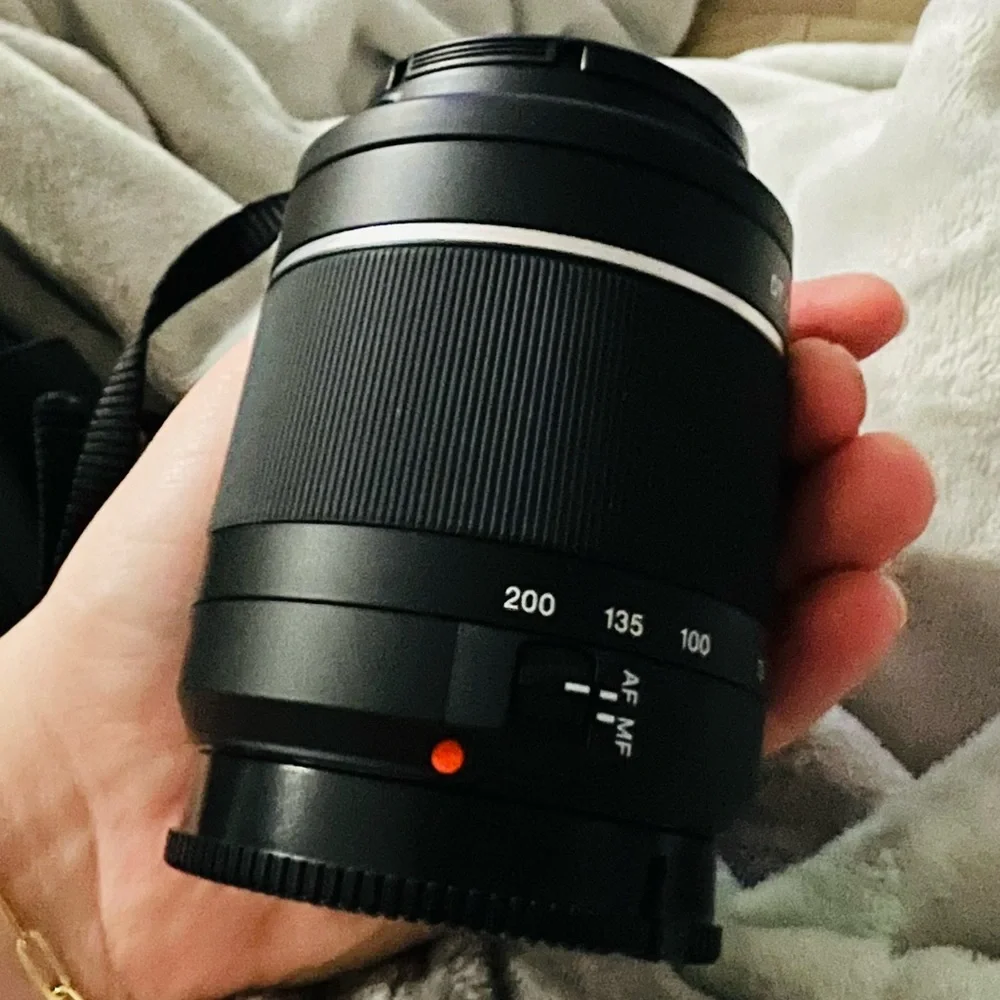 Sony SAL55200-2 55-200mm 55 .95m/3.2ft DT 45.6/55-200 SAM